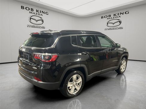 Used 2022 Jeep Compass Latitude w/ Convenience Group FWD image 5