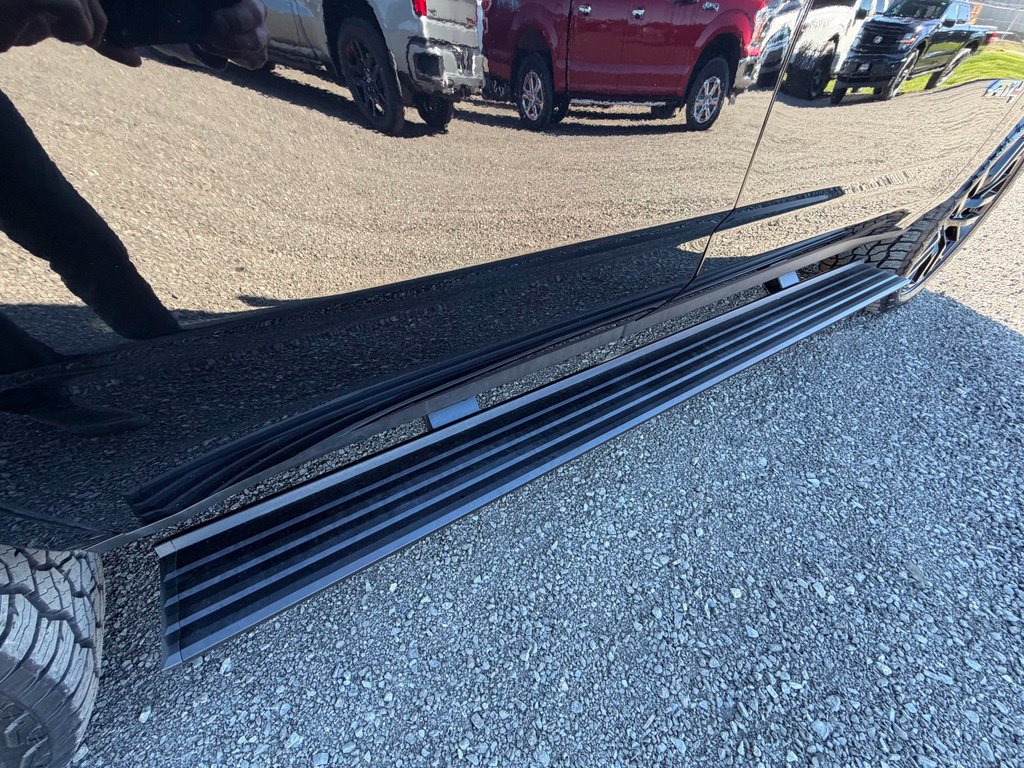 Used 2025 GMC Yukon AT4 Ultimate w/ LPO, Floor Liner Package AWD/4WD image 25