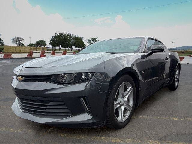 Used 2018 Chevrolet Camaro LT RWD image 4