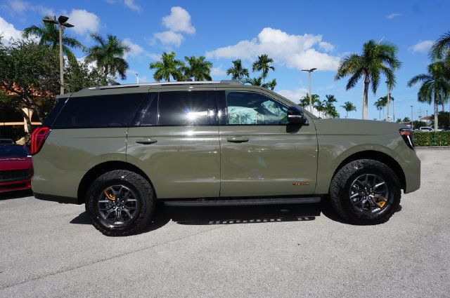 Used 2025 Ford Expedition Tremor AWD/4WD image 16
