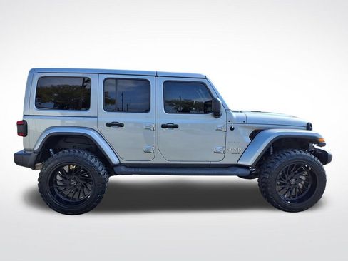 Used 2019 Jeep Wrangler Unlimited Sahara AWD/4WD image 5