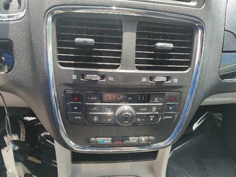 Used 2016 Dodge Grand Caravan SXT FWD image 21