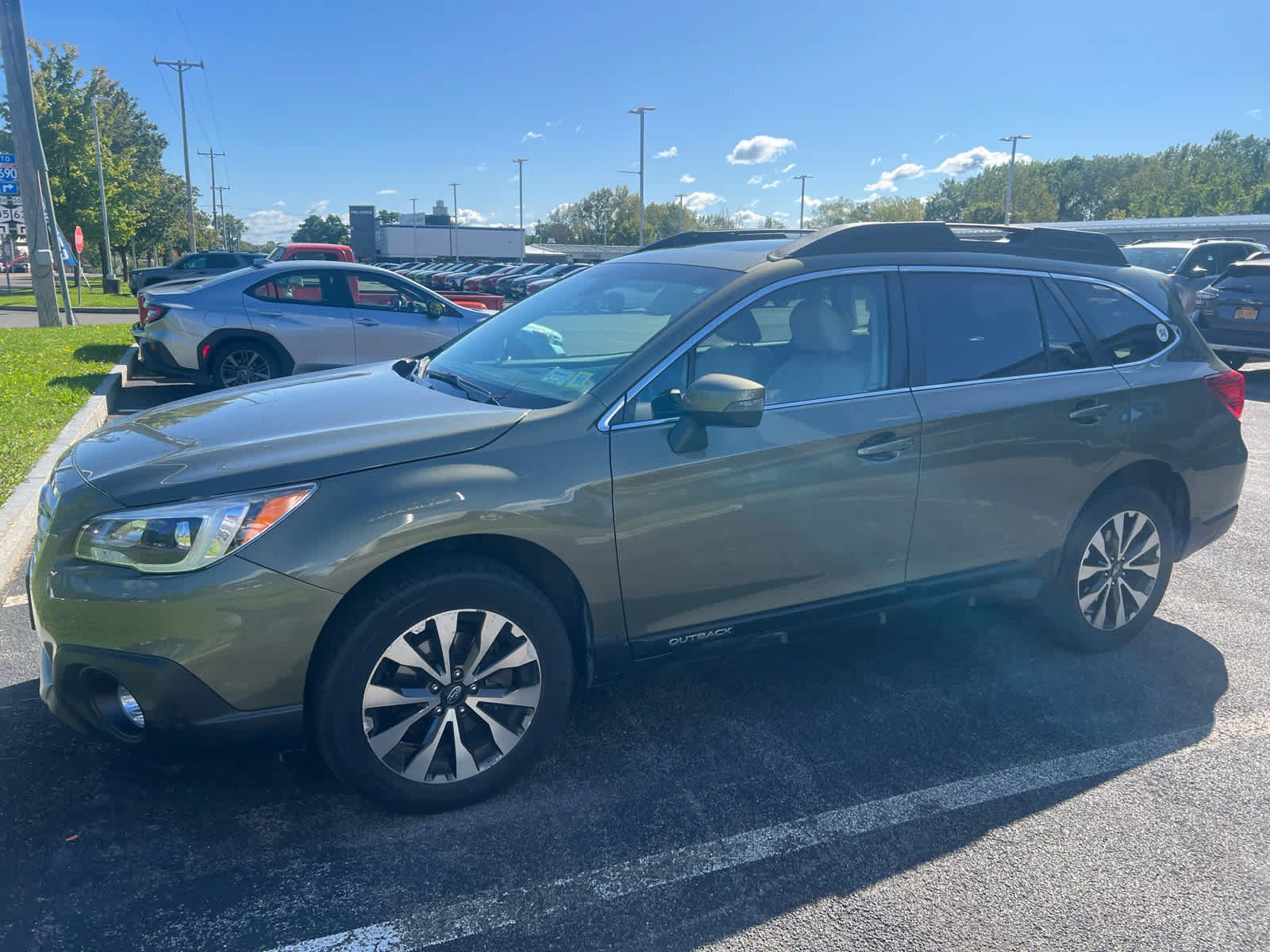 Used 2017 Subaru Outback 3.6R Limited AWD/4WD image 1