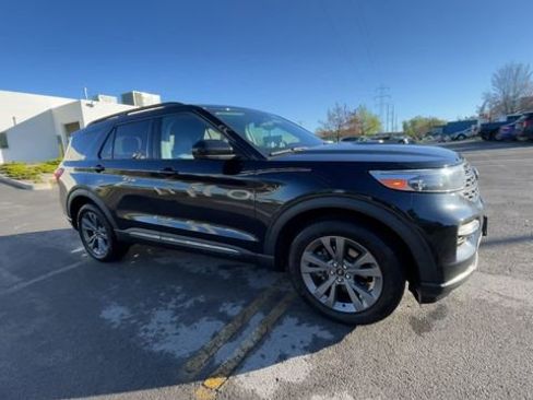 Used 2022 Ford Explorer XLT w/ Equipment Group 202A AWD/4WD image 2