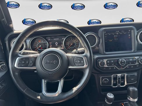 Used 2022 Jeep Wrangler Unlimited Sahara AWD/4WD image 14
