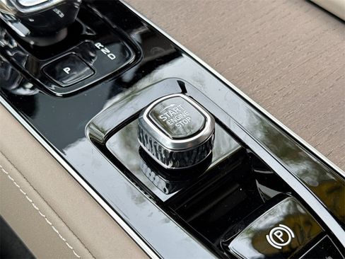 New 2026 Volvo XC90 B6 Plus w/ Protection Package Premier image 23