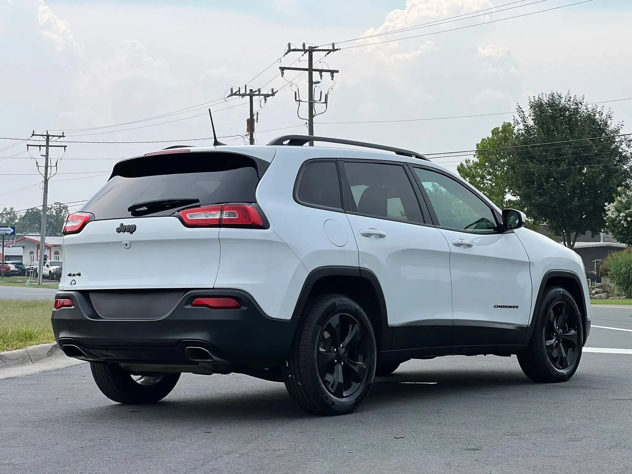 Used 2016 Jeep Cherokee Latitude w/ Comfort/Convenience Group AWD/4WD image 5