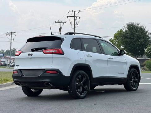 Used 2016 Jeep Cherokee Latitude w/ Comfort/Convenience Group AWD/4WD image 5