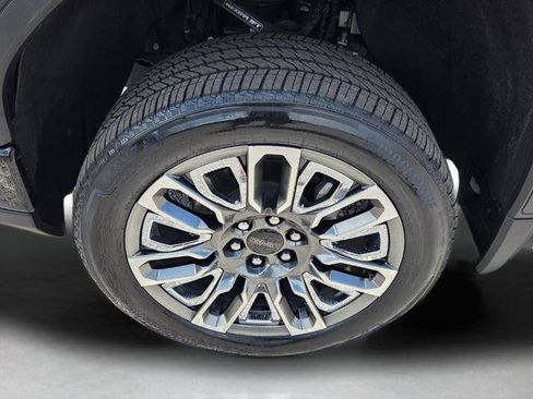Certified 2025 GMC Sierra 1500 Denali Ultimate AWD/4WD image 9