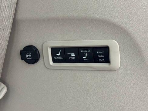 Used 2017 Chrysler Pacifica Limited FWD image 14