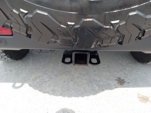 Used 2018 Jeep Wrangler Unlimited Sahara AWD/4WD image 9