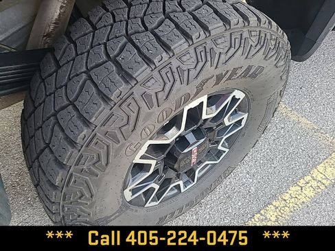 Used 2025 GMC Sierra 2500 AT4X image 16