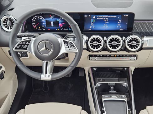 Certified 2025 Mercedes-Benz GLB 250 image 26