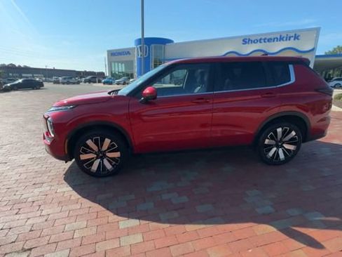 Used 2025 Mitsubishi Outlander SE FWD image 7