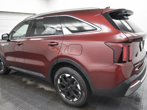 Used 2025 Kia Sorento S image 7