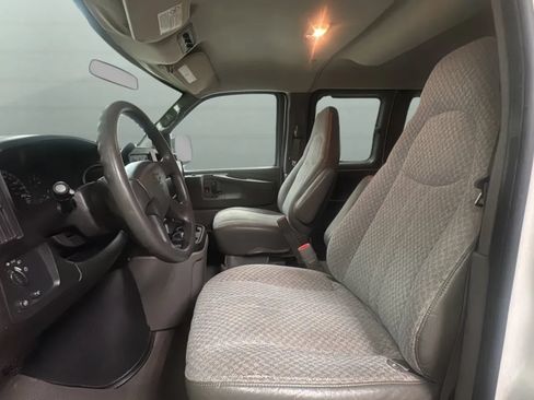 Used 2004 Chevrolet Express 3500 Extended Passenger w/ LS Preferred Equipment Group RWD image 20