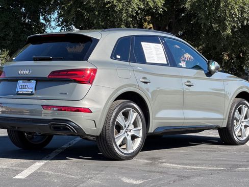 Certified 2025 Audi Q5 2.0T Premium w/ Convenience Plus Package image 4