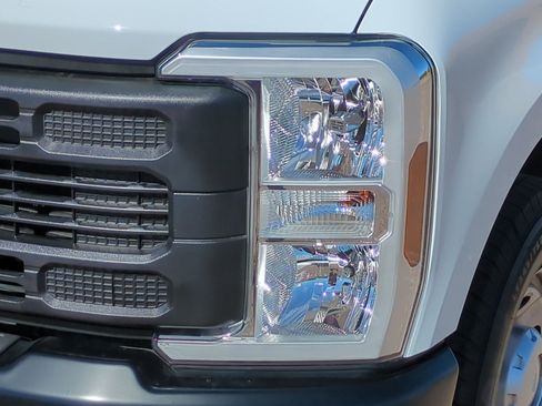 Used 2024 Ford F250 XL RWD image 11