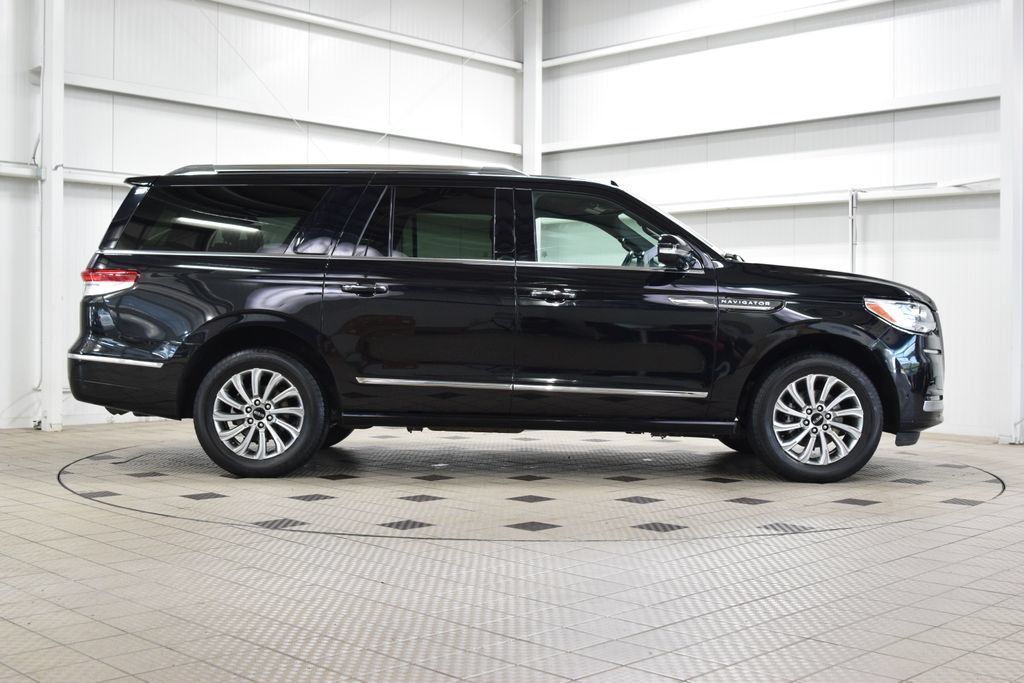 Used 2024 Lincoln Navigator L 4WD image 9