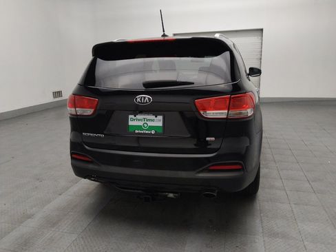 Used 2017 Kia Sorento LX image 7