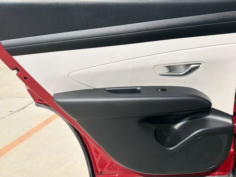 Certified 2025 Hyundai Tucson SE image 25