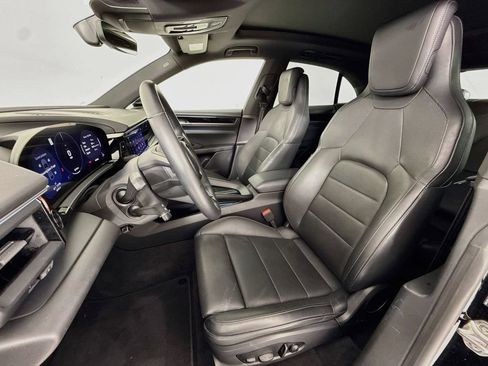 Certified 2025 Porsche Macan Electric RWD image 5