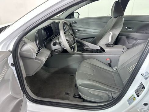 Certified 2025 Hyundai Elantra Sport image 39