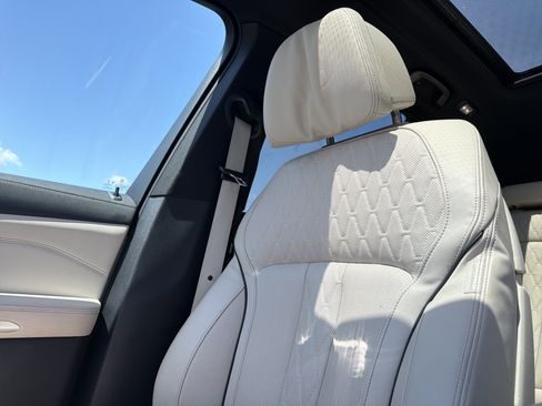 Used 2022 BMW X5 M50i w/ Executive Package AWD/4WD image 25