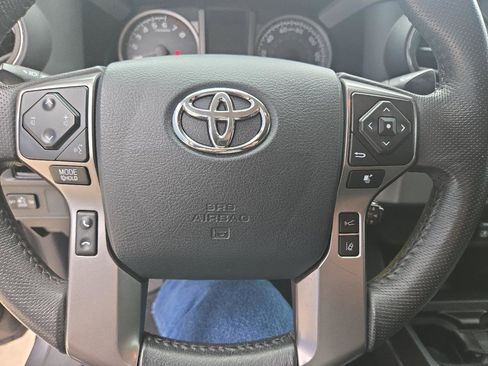 Used 2018 Toyota Tacoma SR5 image 12