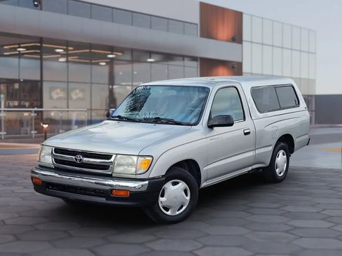 Used 2000 Toyota Tacoma 2WD Regular Cab image 2