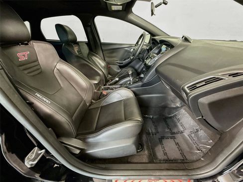 Used 2018 Ford Focus ST w/ Equipment Group 402A FWD image 6