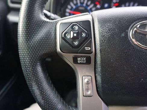 Used 2019 Toyota 4Runner SR5 AWD/4WD image 7