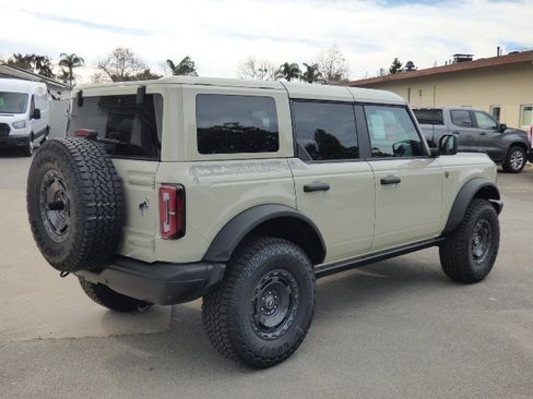 New 2025 Ford Bronco Badlands w/ Sasquatch Package image 3