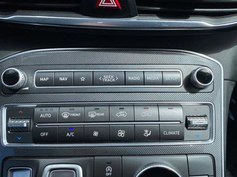 Used 2022 Hyundai Santa Fe Limited FWD image 18