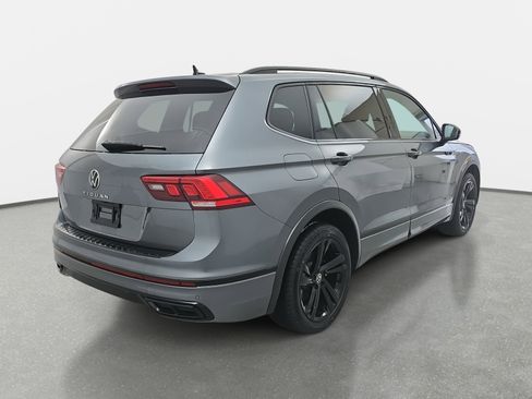 Certified 2023 Volkswagen Tiguan SE R-Line image 3