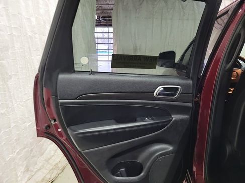 Used 2018 Jeep Grand Cherokee Altitude image 48