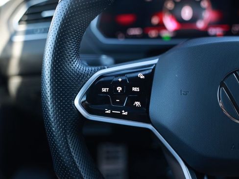 Used 2023 Volkswagen Tiguan SE R-Line image 20