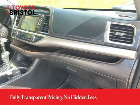 Used 2018 Toyota Highlander Plus AWD/4WD image 25