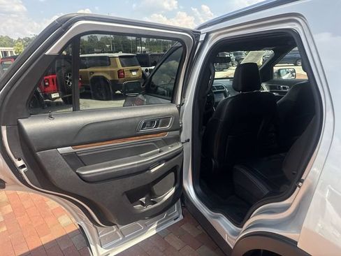 Used 2019 Ford Explorer Limited w/ Class III Trailer Tow Package FWD image 27