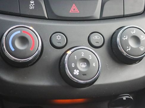 Certified 2022 Chevrolet Trax LT w/ LT Convenience Package image 27