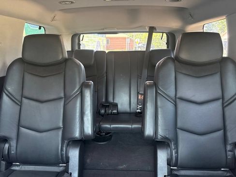 Used 2019 Cadillac Escalade Luxury AWD/4WD image 22