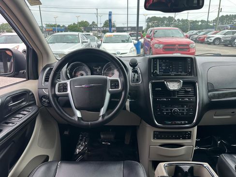 Used 2013 Chrysler Town & Country Touring-L w/ Entertainment Group #2 image 18