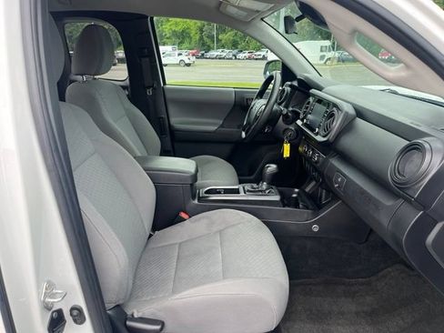 Used 2022 Toyota Tacoma SR RWD image 9