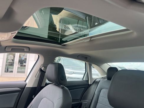 Used 2025 Volkswagen Jetta SE w/ Sunroof Package FWD image 15