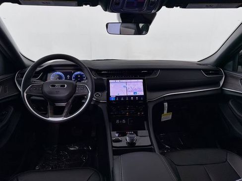 New 2025 Jeep Grand Cherokee Limited w/ Black Appearance Package AWD/4WD image 22