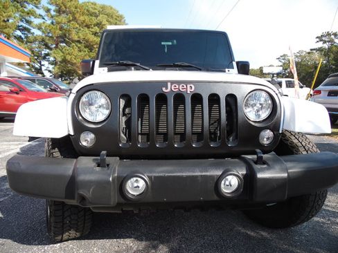 Used 2015 Jeep Wrangler Unlimited Sahara w/ Connectivity Group AWD/4WD image 3