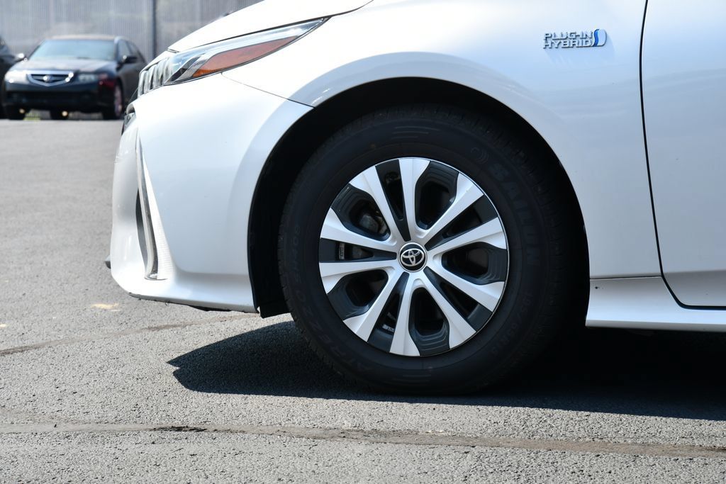 Used 2021 Toyota Prius Prime XLE FWD image 12