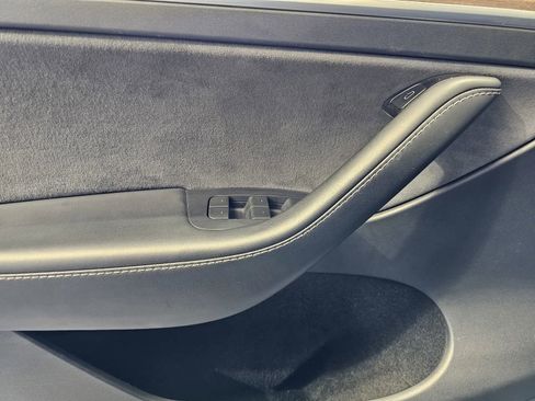 Used 2023 Tesla Model Y 2WD image 13