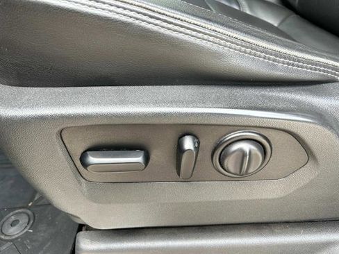 Used 2021 Chevrolet Silverado 1500 High Country w/ Technology Package image 32