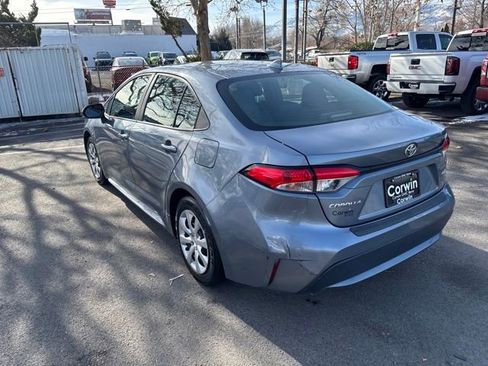 Used 2021 Toyota Corolla LE image 3